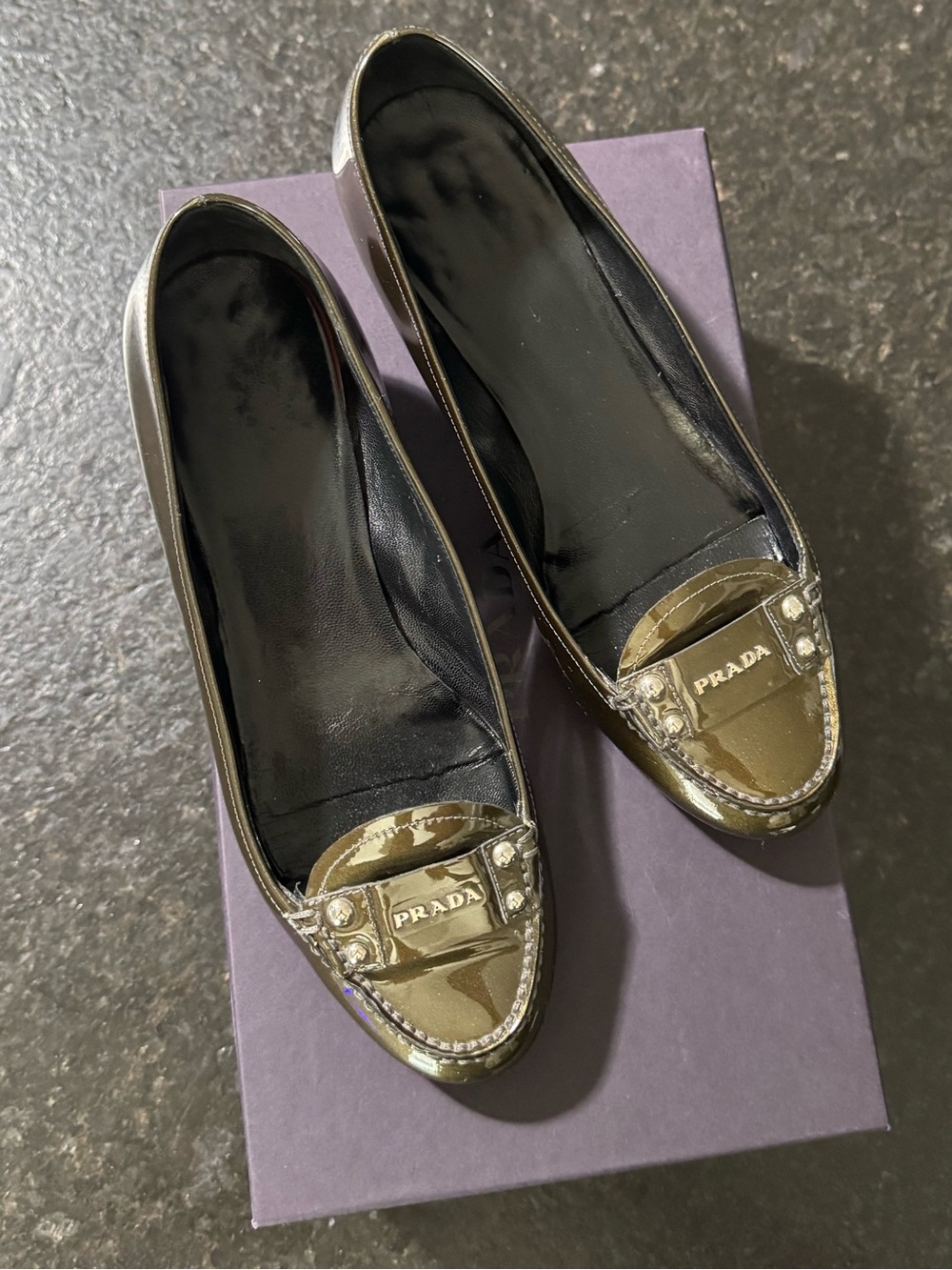 PRADA Vernice Taffeta Metallic Pewter Pumps – Size 36 – Made in Italy

Beautiful